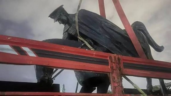 Gebze Belediyesi Atatürk Heykelini Gece Yarısı Kaldırdı 