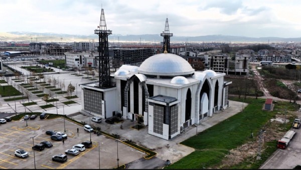 Kartepe Kent Meydanı Bitmek Üzere 