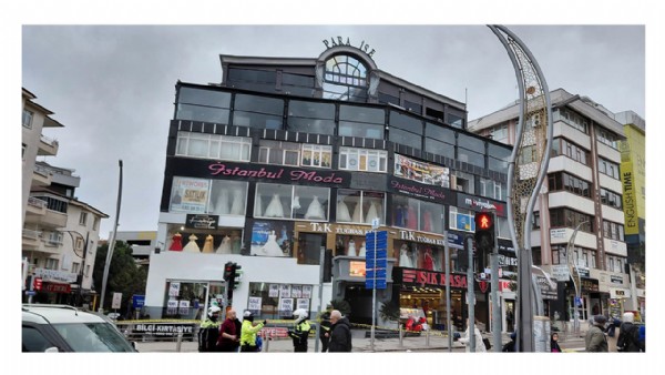 Fırtına Gebze'yi Fena Vurdu... Çatılar Uçtu!!!